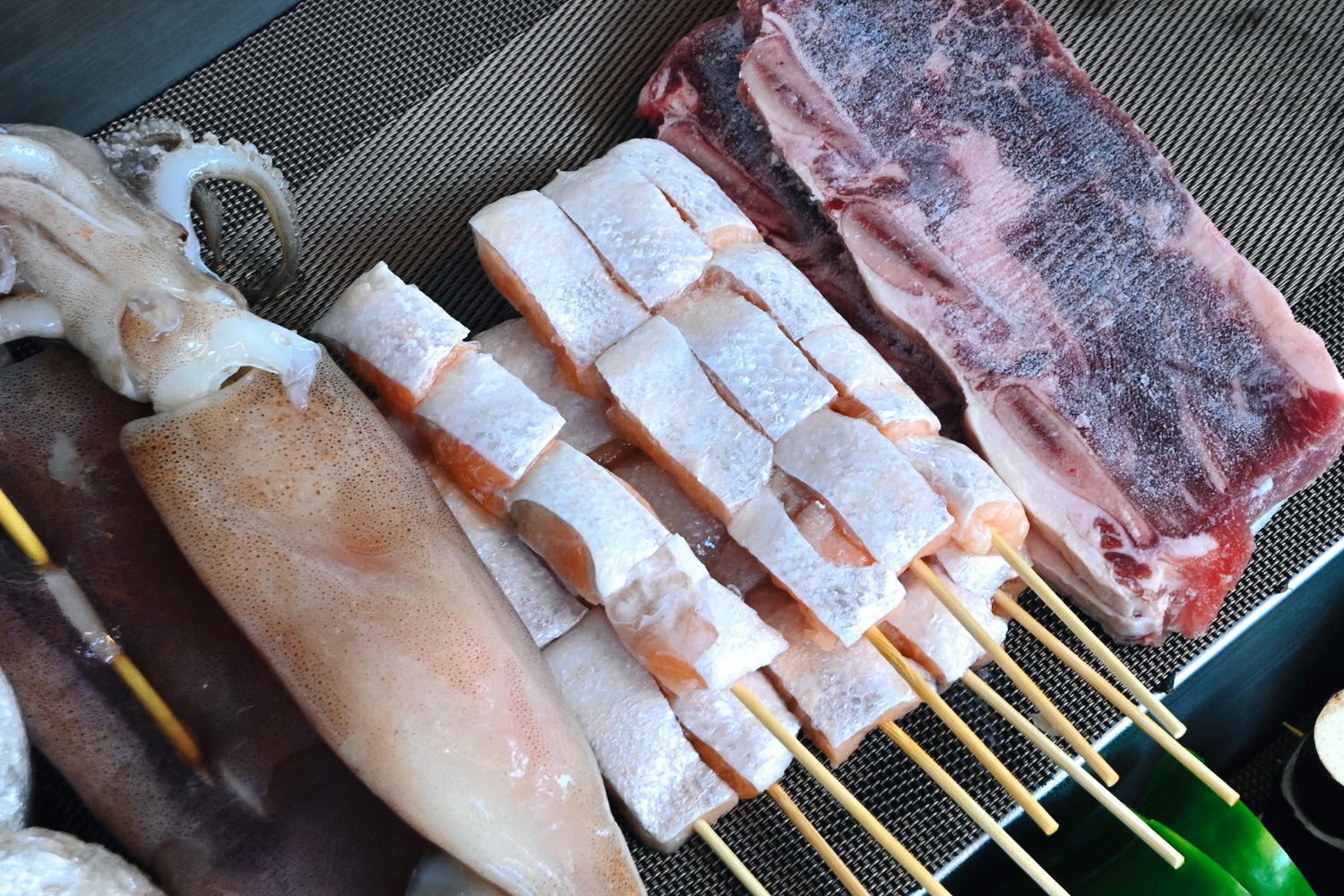囍焰炭火串焼き。台中南屯串燒宵夜新開幕!龍眼炭燒烤當日食材、3種獨門撒料,紋甲花枝推薦必點 - 第42張圖