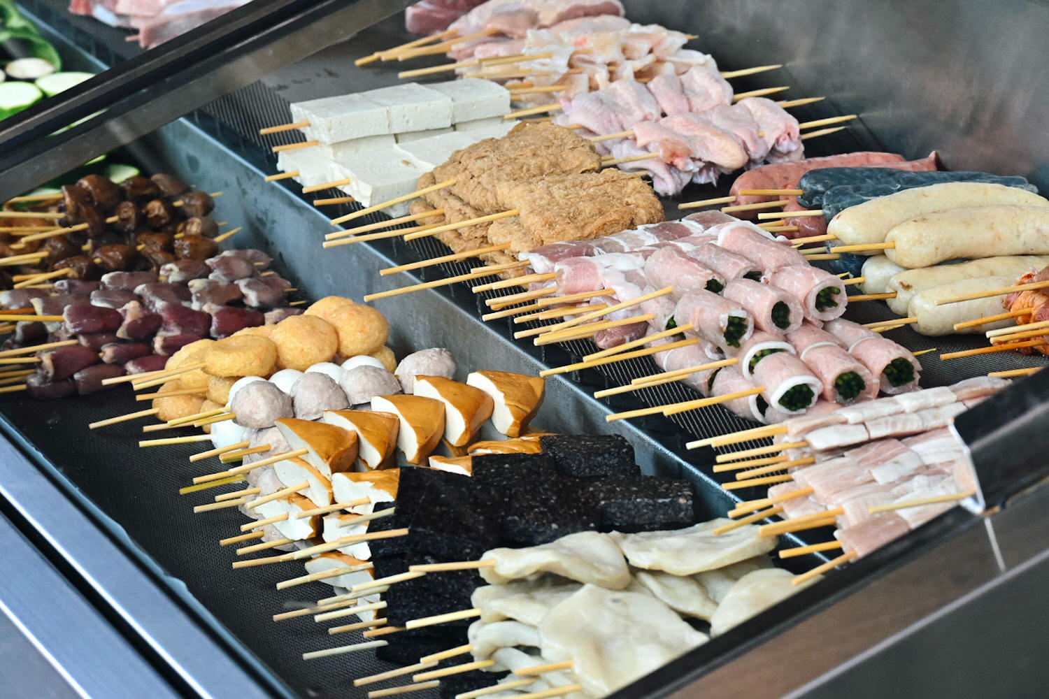 囍焰炭火串焼き。台中南屯串燒宵夜新開幕!龍眼炭燒烤當日食材、3種獨門撒料,紋甲花枝推薦必點 - 第39張圖