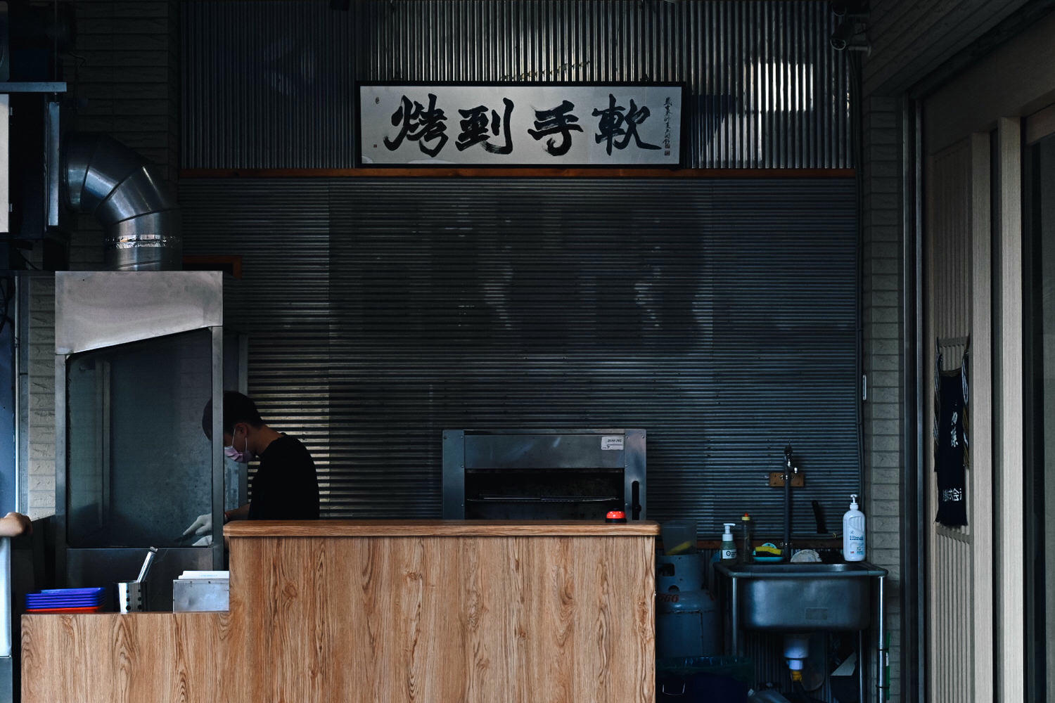 囍焰炭火串焼き。台中南屯串燒宵夜新開幕!龍眼炭燒烤當日食材、3種獨門撒料,紋甲花枝推薦必點 - 第7張圖
