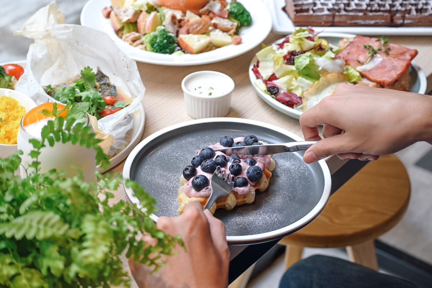 Cross Cafe 克勞斯咖啡店|12種鹹甜可朗芙、可可鍵盤鬆餅好吃好拍!在地11年忠孝復興不限時咖啡廳早午餐下午茶 - 第25張圖