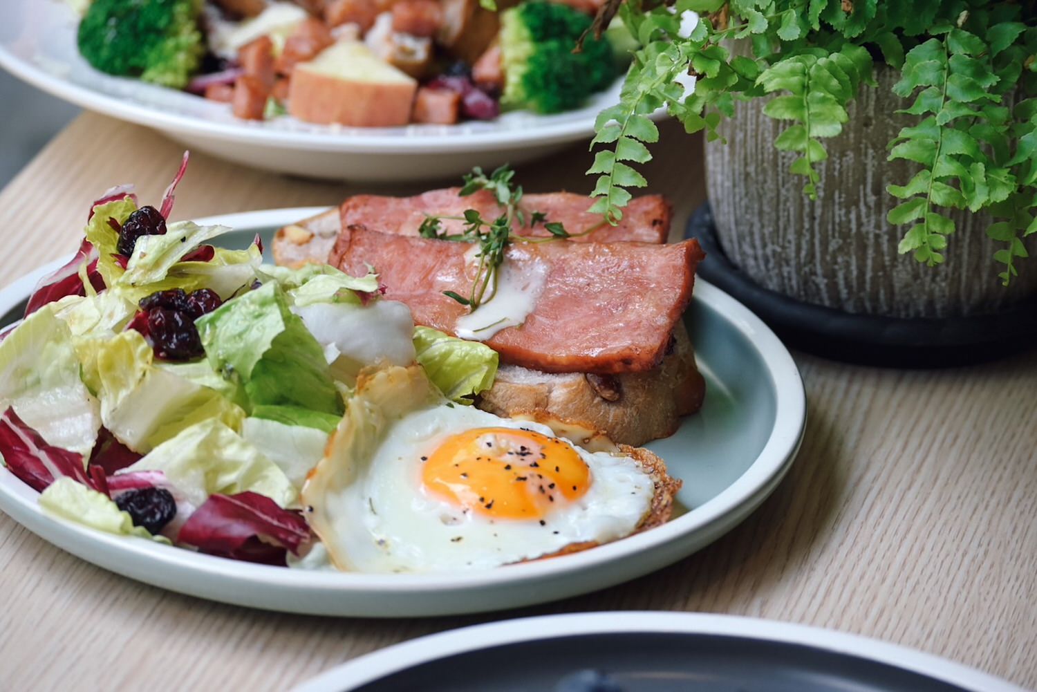 Cross Cafe 克勞斯咖啡店|12種鹹甜可朗芙、可可鍵盤鬆餅好吃好拍!在地11年忠孝復興不限時咖啡廳早午餐下午茶 - 第9張圖
