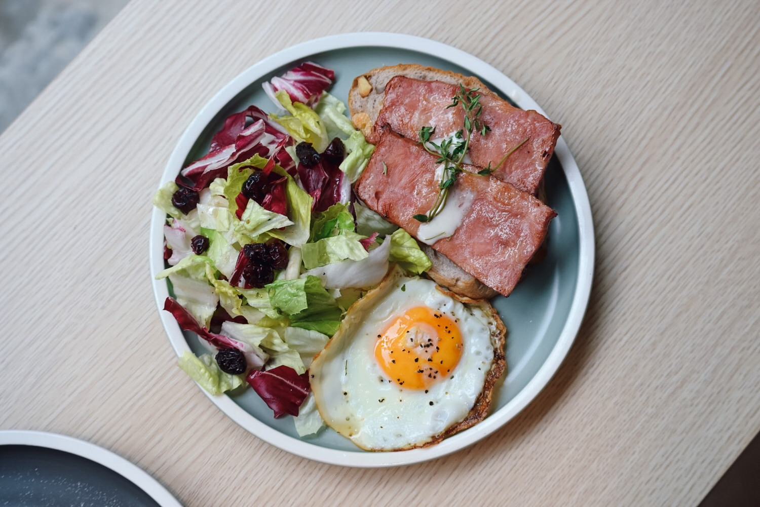 Cross Cafe 克勞斯咖啡店|12種鹹甜可朗芙、可可鍵盤鬆餅好吃好拍!在地11年忠孝復興不限時咖啡廳早午餐下午茶 - 第13張圖
