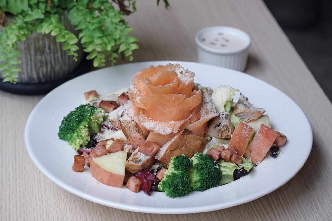 Cross Cafe 克勞斯咖啡店|12種鹹甜可朗芙、可可鍵盤鬆餅好吃好拍!在地11年忠孝復興不限時咖啡廳早午餐下午茶 - 第10張圖