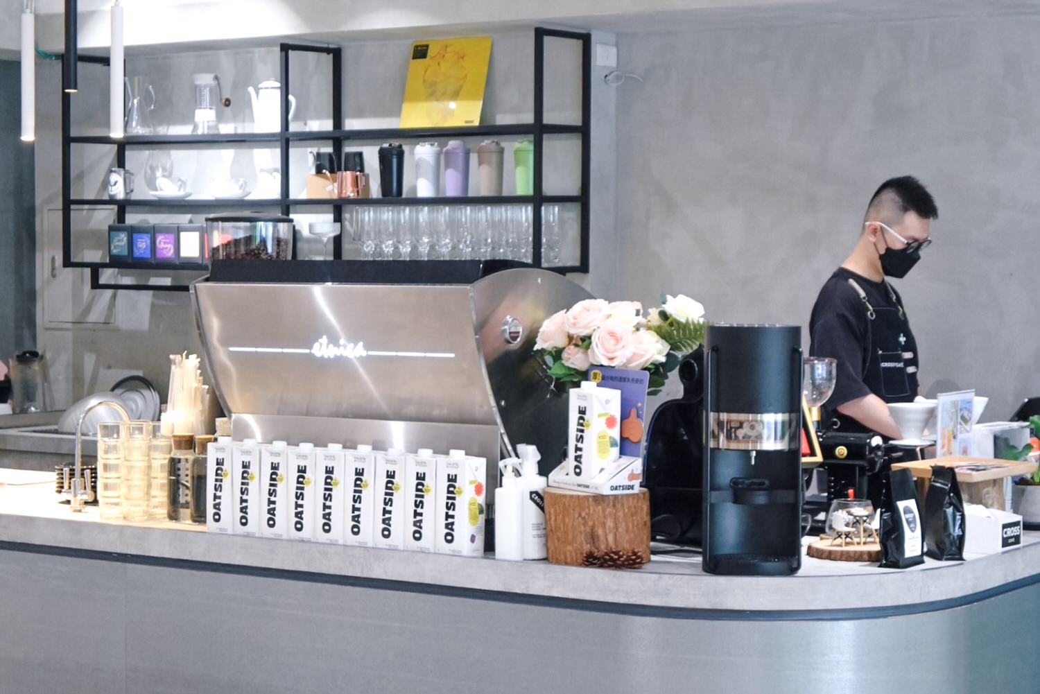 Cross Cafe 克勞斯咖啡店|12種鹹甜可朗芙、可可鍵盤鬆餅好吃好拍!在地11年忠孝復興不限時咖啡廳早午餐下午茶 - 第5張圖