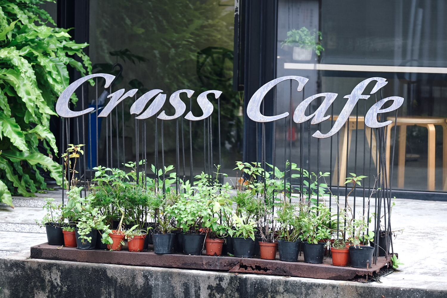 Cross Cafe 克勞斯咖啡店|12種鹹甜可朗芙、可可鍵盤鬆餅好吃好拍!在地11年忠孝復興不限時咖啡廳早午餐下午茶 - 第2張圖