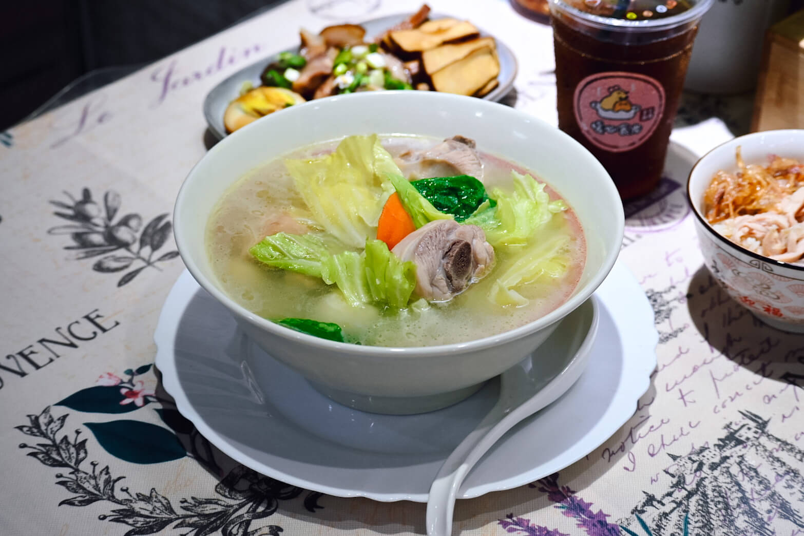 暖心食光。爆汗排隊也要喝雞湯?中和雞湯大勇街黃昏市場美食,16款雞湯、隱藏版雞肉飯加辣椒必吃 - 第4張圖