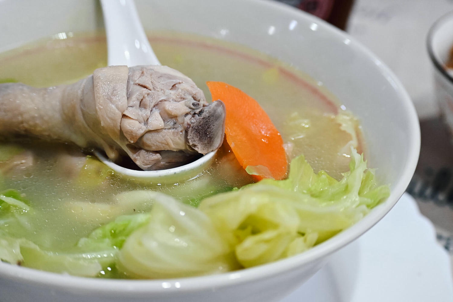 暖心食光。爆汗排隊也要喝雞湯?中和雞湯大勇街黃昏市場美食,16款雞湯、隱藏版雞肉飯加辣椒必吃 - 第7張圖