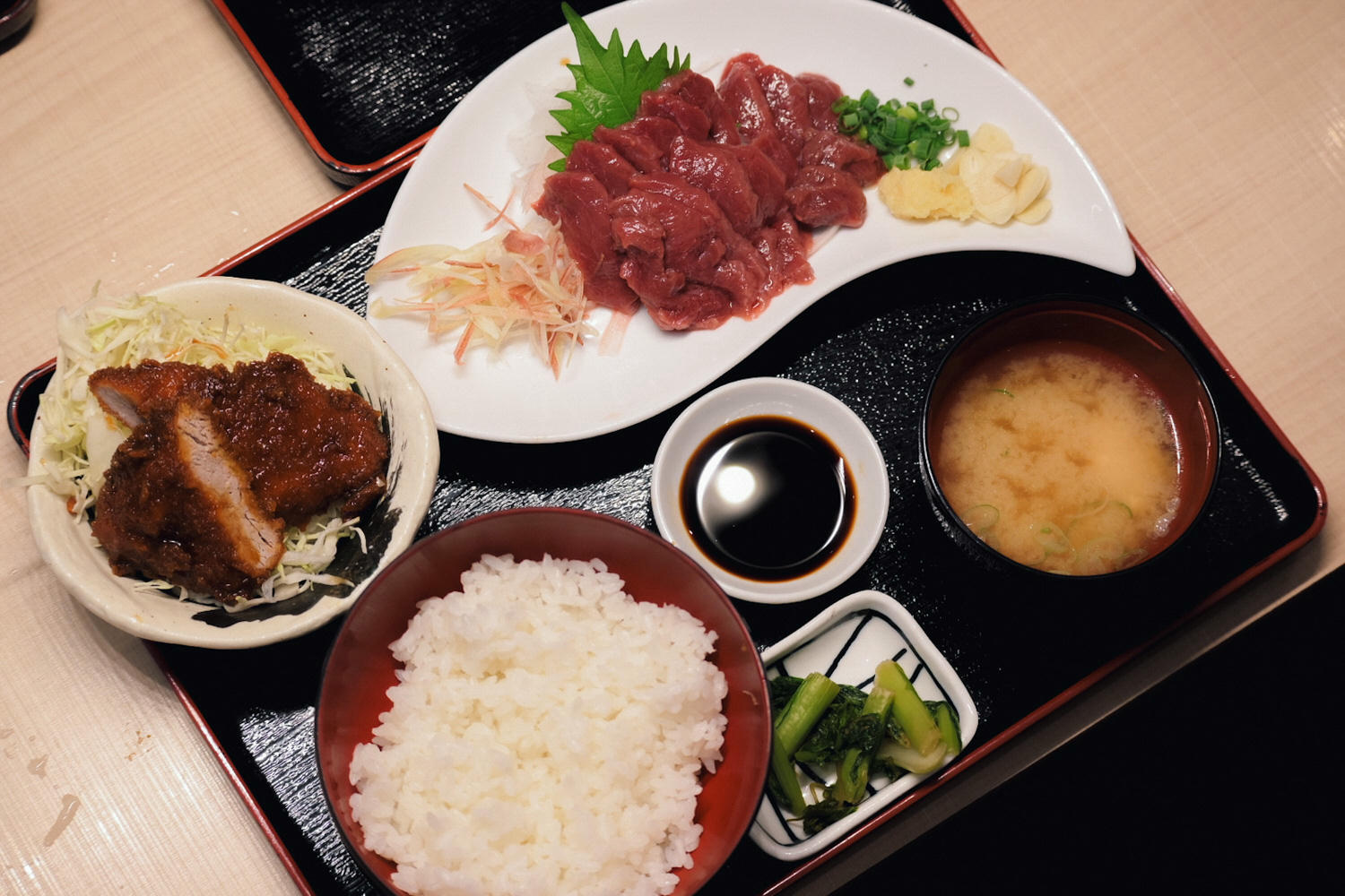 【4天3夜長野自由行】明治亭輕井澤店菜單|輕井澤王子outlet炸豬排名店醬汁豬排蓋飯、生馬肉太銷魂 - 第8張圖