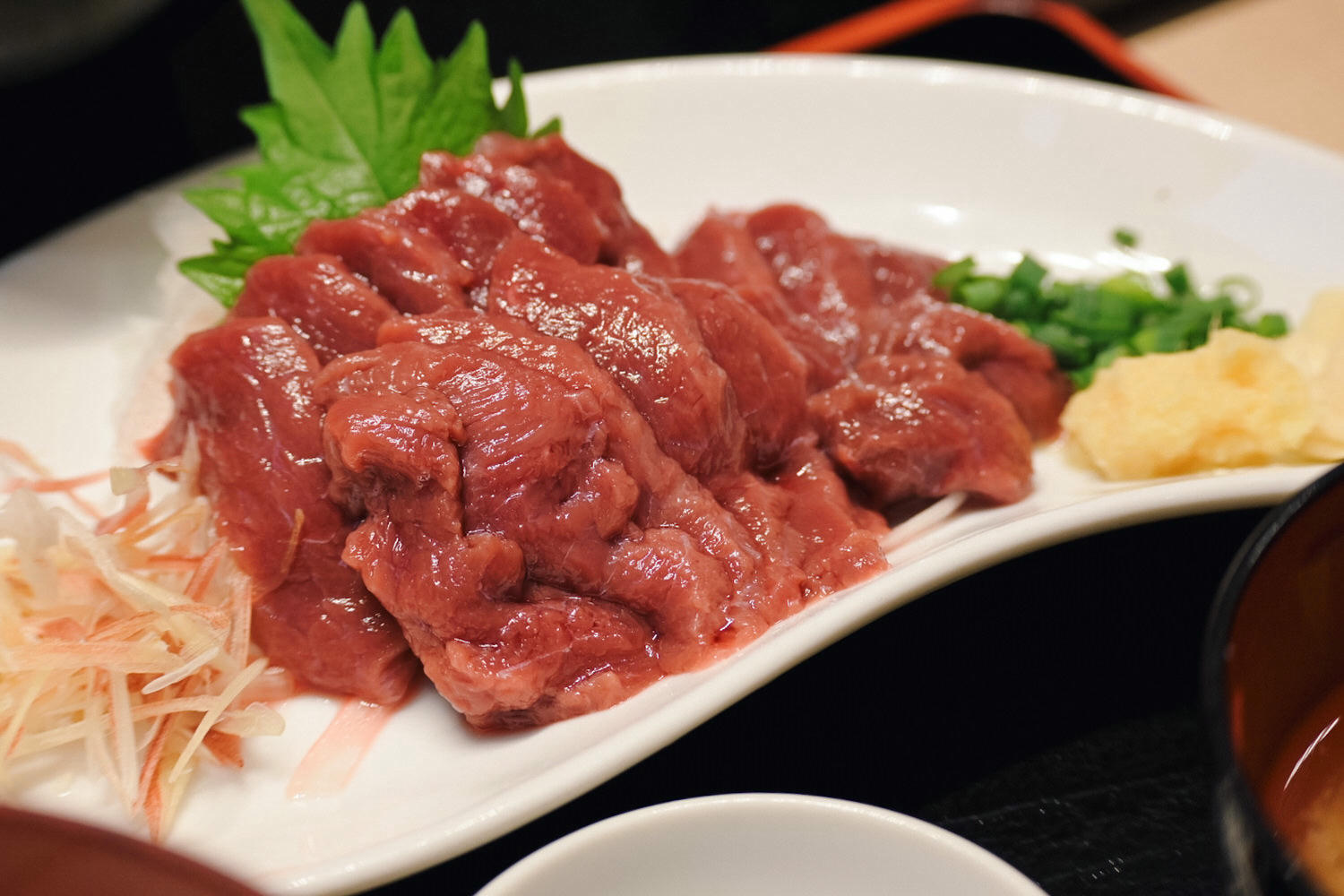 【4天3夜長野自由行】明治亭輕井澤店菜單|輕井澤王子outlet炸豬排名店醬汁豬排蓋飯、生馬肉太銷魂 - 第10張圖