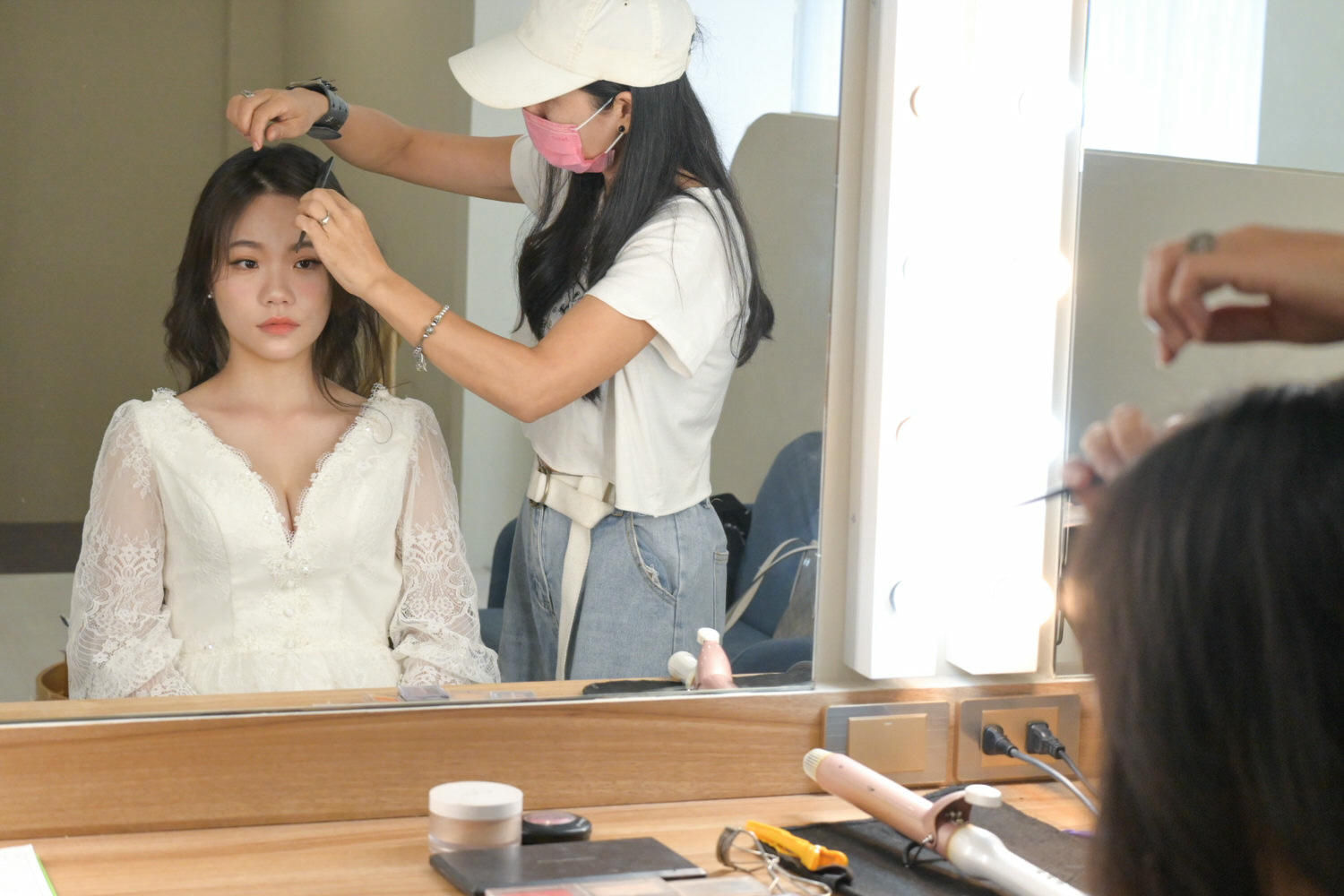 【台中婚紗推薦】一定要結婚才能穿婚紗嗎?水溝巢試穿心得、台中妝髮造型師推薦 - 第25張圖