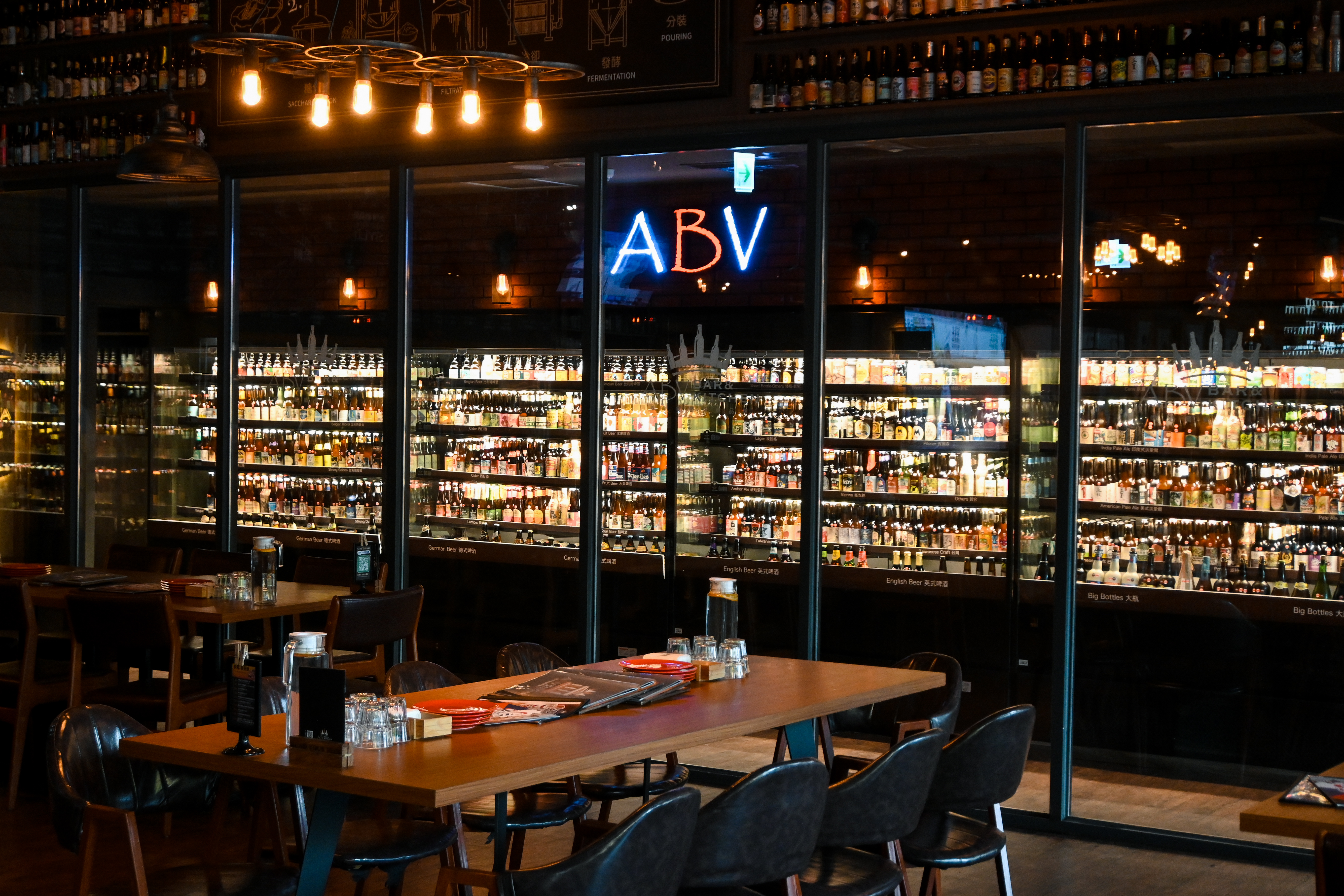 ABV地中海餐酒館|台中駐唱餐廳推薦!700款精釀啤酒不限時 - 第10張圖