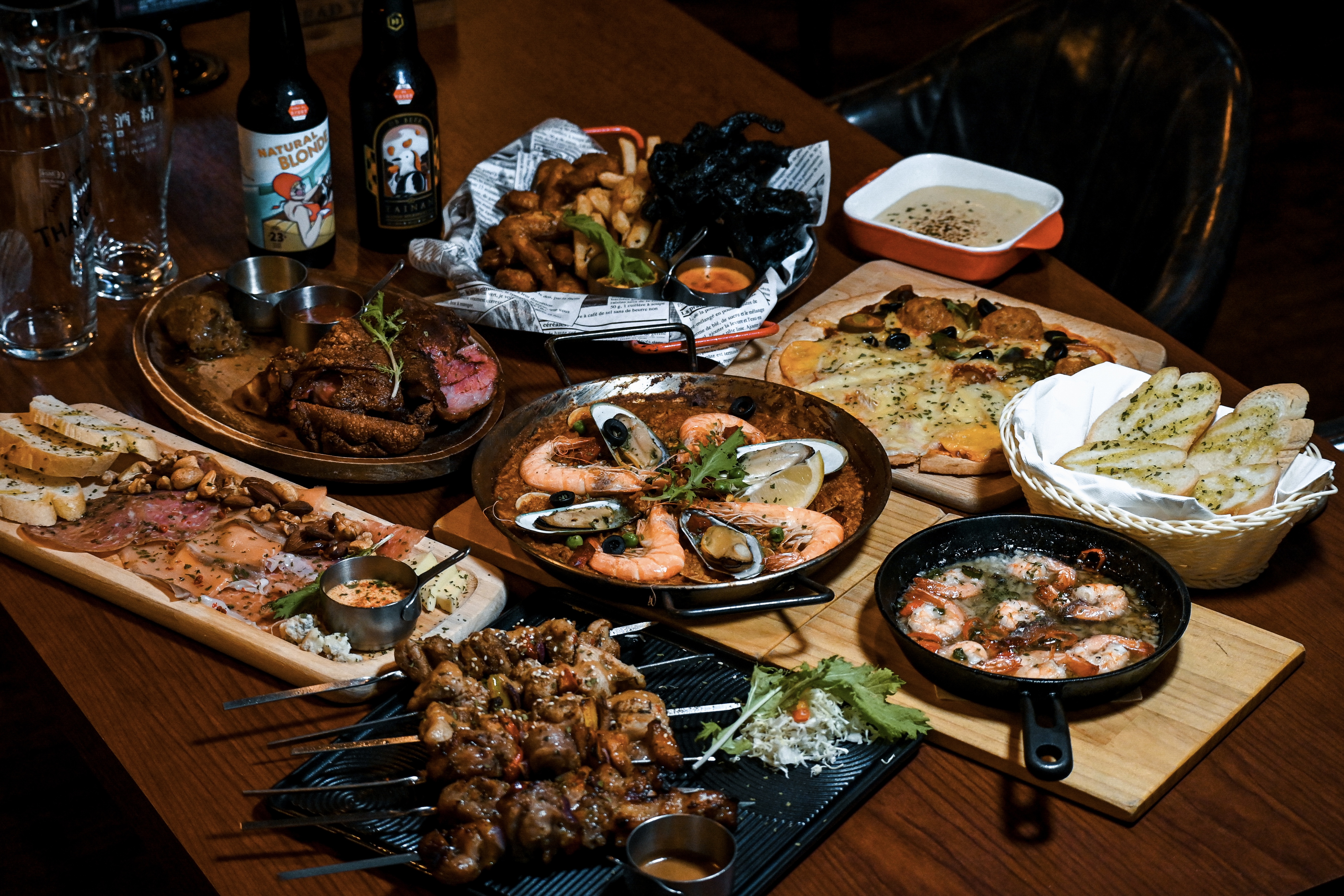 ABV地中海餐酒館|台中駐唱餐廳推薦!700款精釀啤酒不限時 - 第16張圖