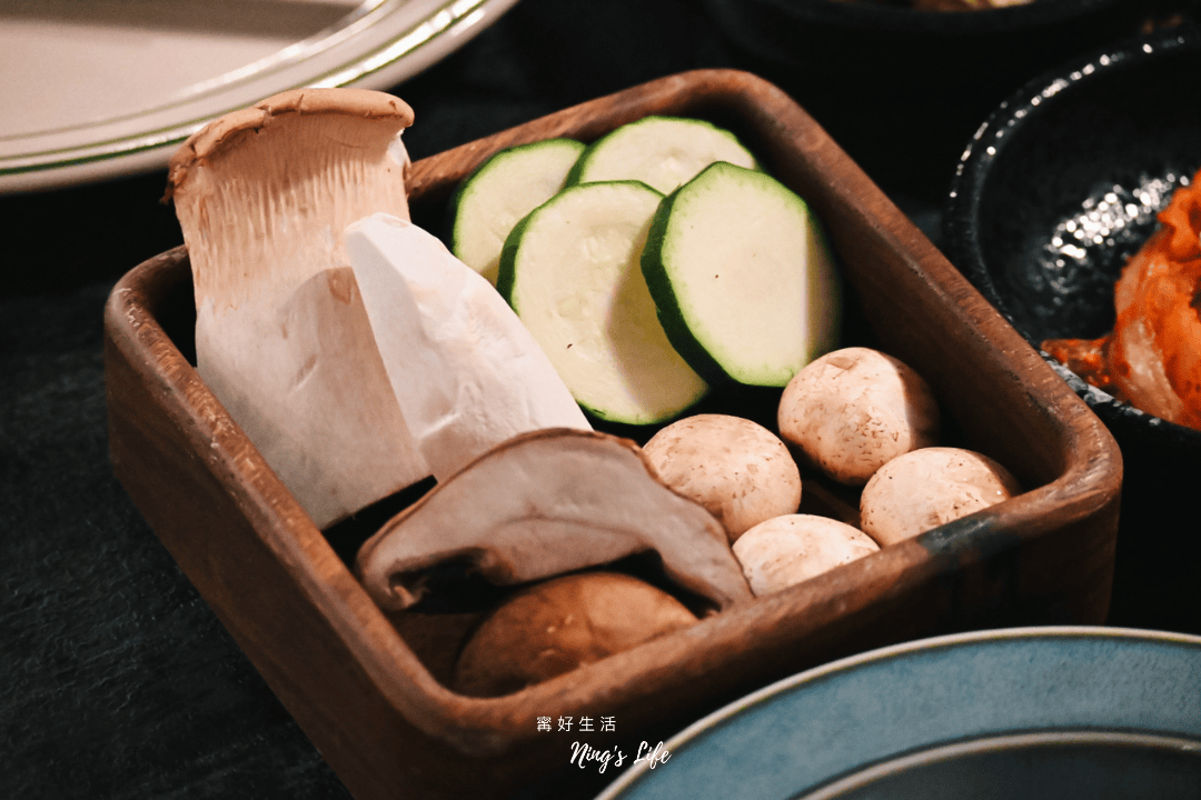 DEG度|設計感爆棚台中韓式燒肉!9款小菜吃到飽、生日送和牛 - 第25張圖
