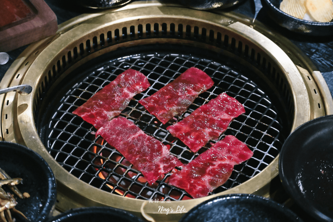 DEG度|設計感爆棚台中韓式燒肉!9款小菜吃到飽、生日送和牛 - 第35張圖