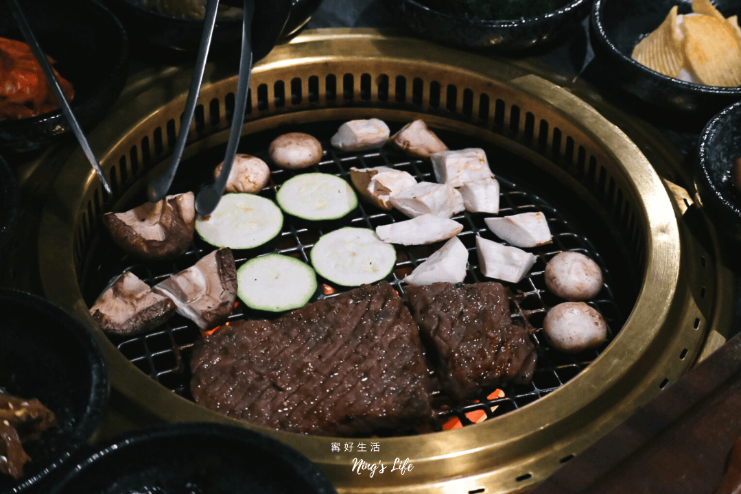 DEG度|設計感爆棚台中韓式燒肉!9款小菜吃到飽、生日送和牛 - 第26張圖
