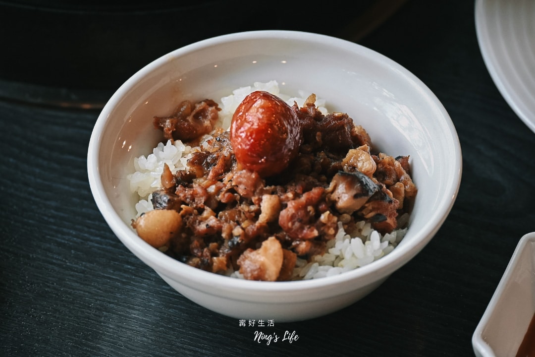 菇神新社店|第一次吃這樣點!飄香20餘年原木家傳鍋米其林推薦 - 第24張圖