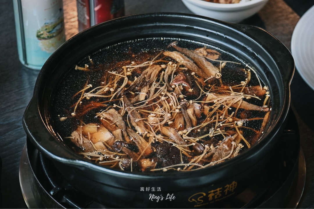 菇神新社店|第一次吃這樣點!飄香20餘年原木家傳鍋米其林推薦 - 第14張圖
