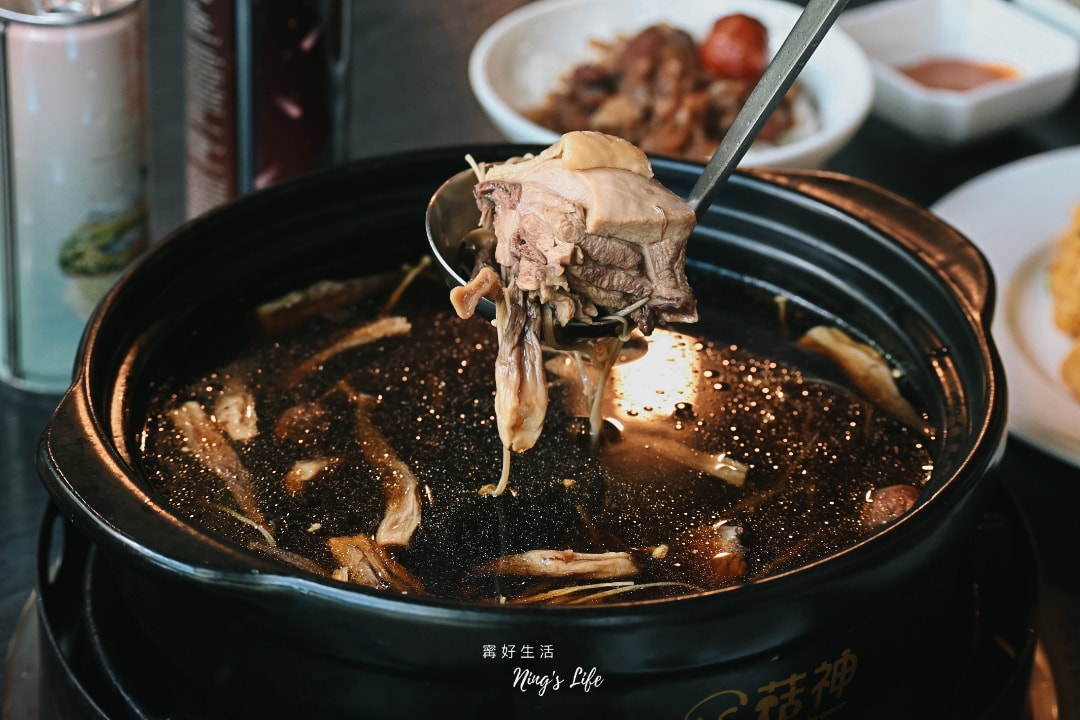菇神新社店|第一次吃這樣點!飄香20餘年原木家傳鍋米其林推薦 - 第16張圖