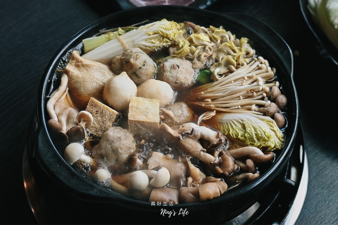 菇神新社店|第一次吃這樣點!飄香20餘年原木家傳鍋米其林推薦 - 第21張圖