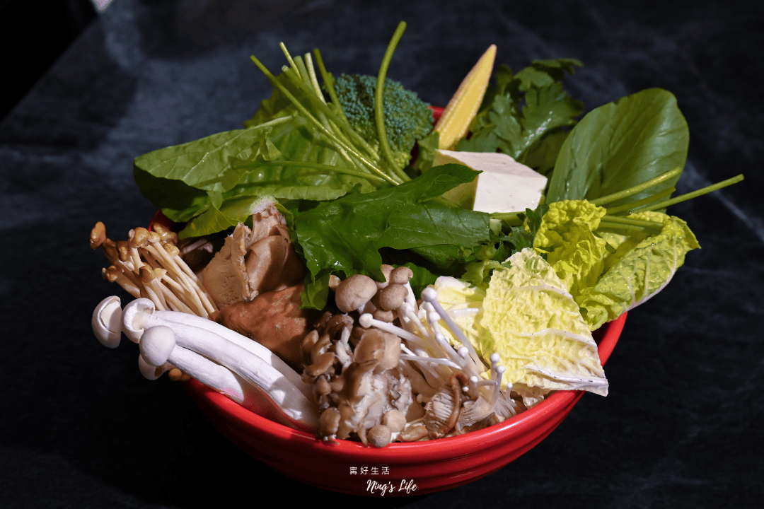 蔬盈市場火鍋|台中勤美吃到飽菜比肉多!50種季節蔬菜、嘉大鮮奶入鍋 - 第15張圖