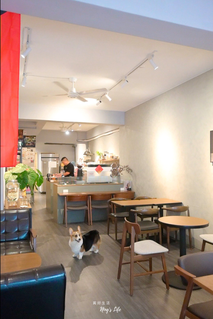 貳氖福商行|柯基控必收!手作戚風自烘咖啡 台北西門咖啡廳 - 第8張圖